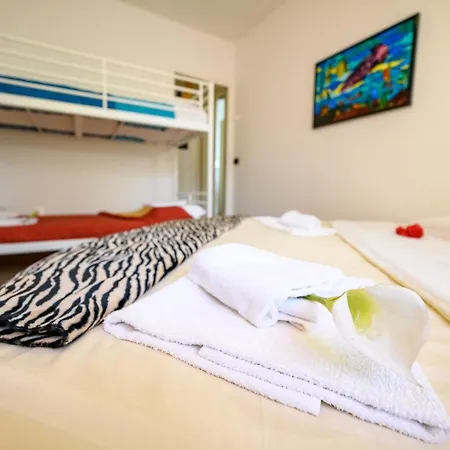 아파트 Romantico Con Letto Rotondo 네이베